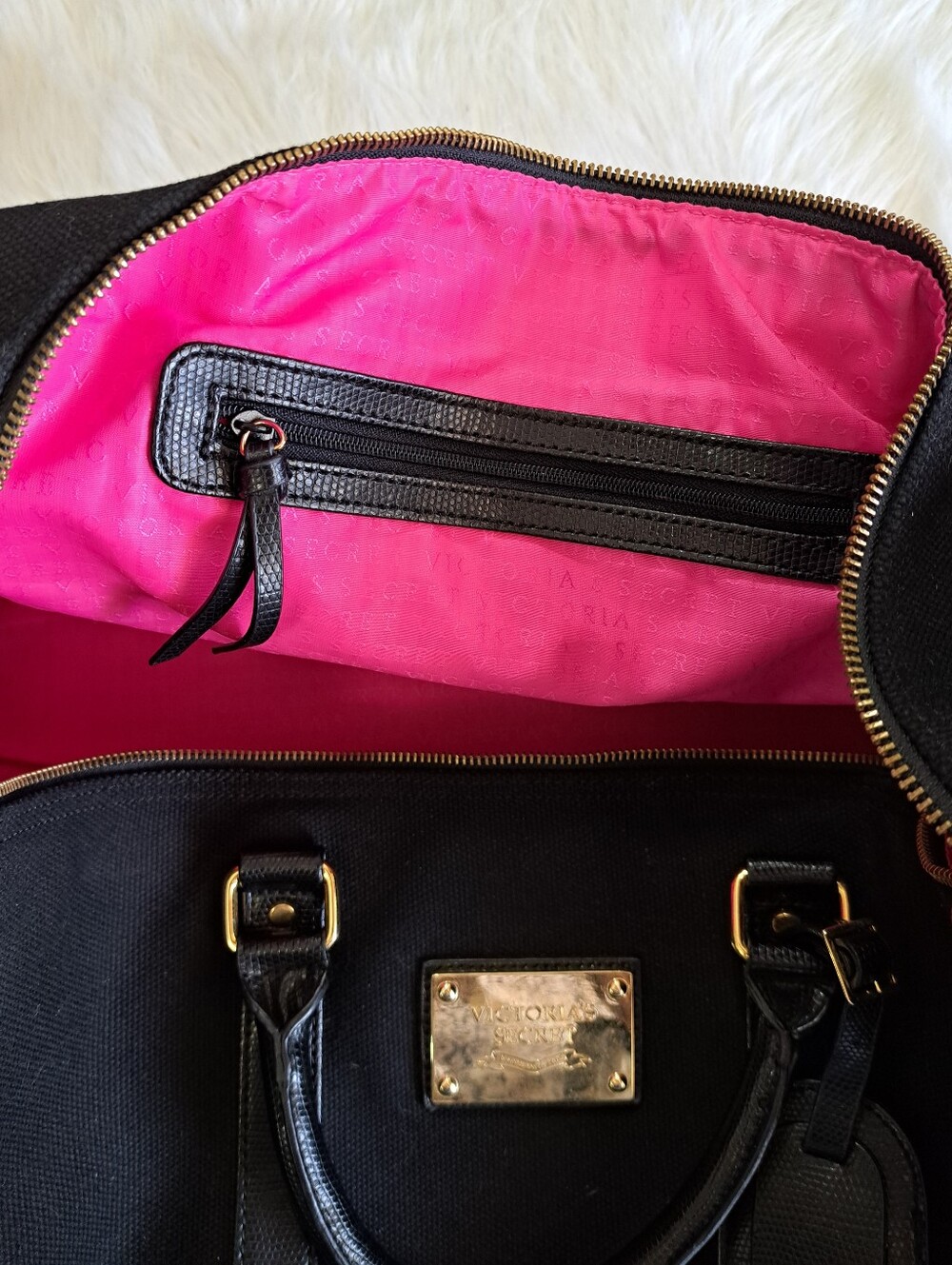Lg Victoria's Secret Duffel Bag - Picture 10 of 12